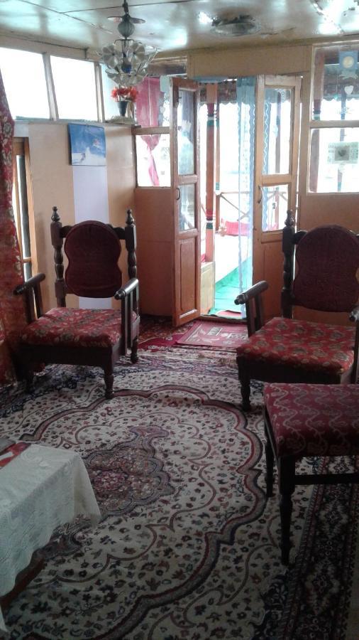 Houseboat Dunhill Bed and Breakfast Srīnagar Esterno foto