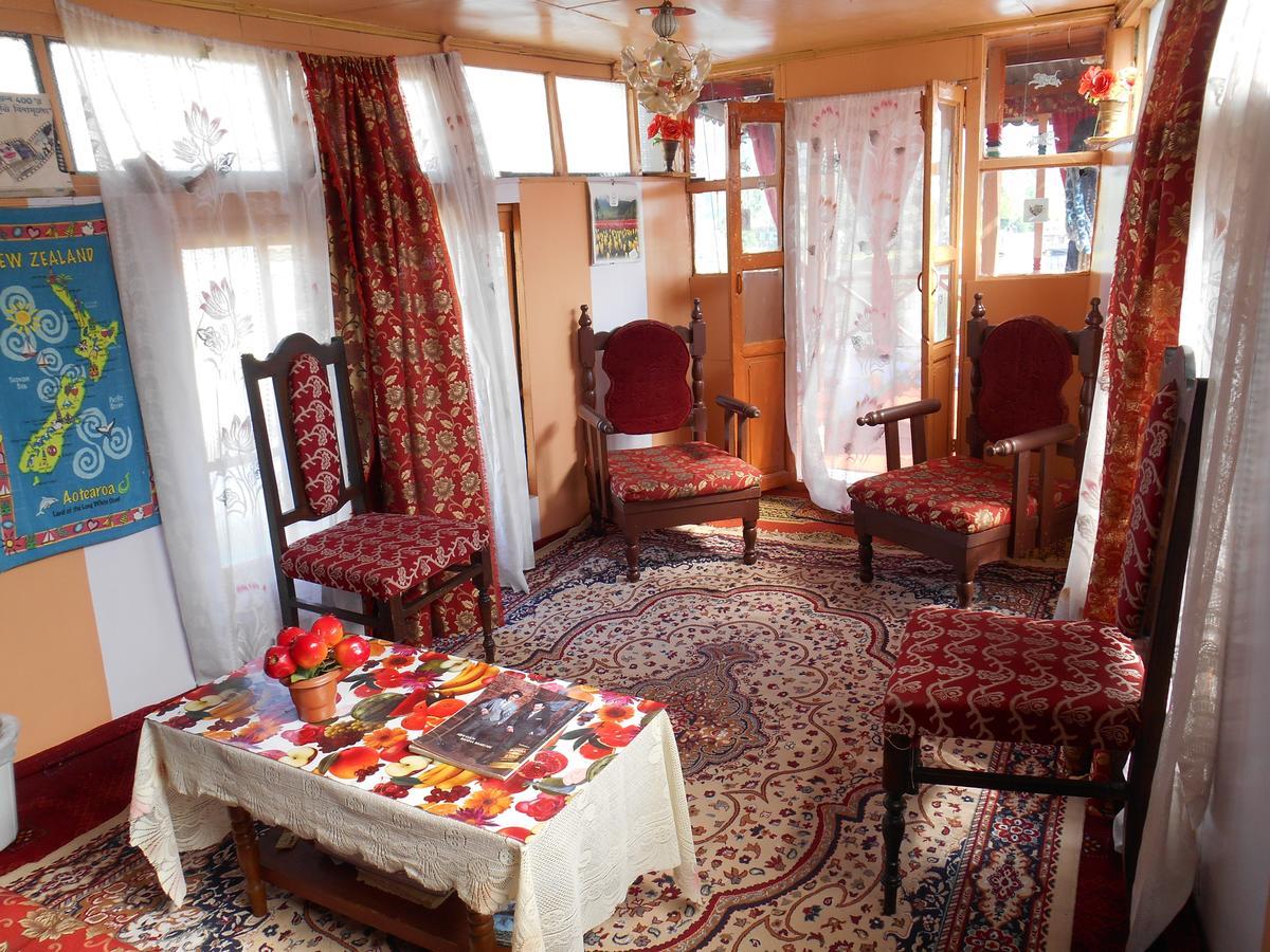 Houseboat Dunhill Bed and Breakfast Srīnagar Esterno foto